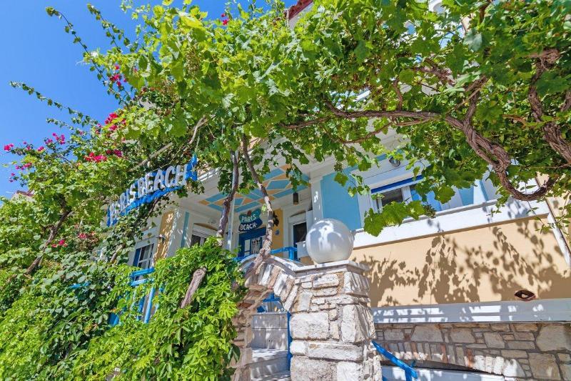 Paris Beach Hotel Iréo Kültér fotó