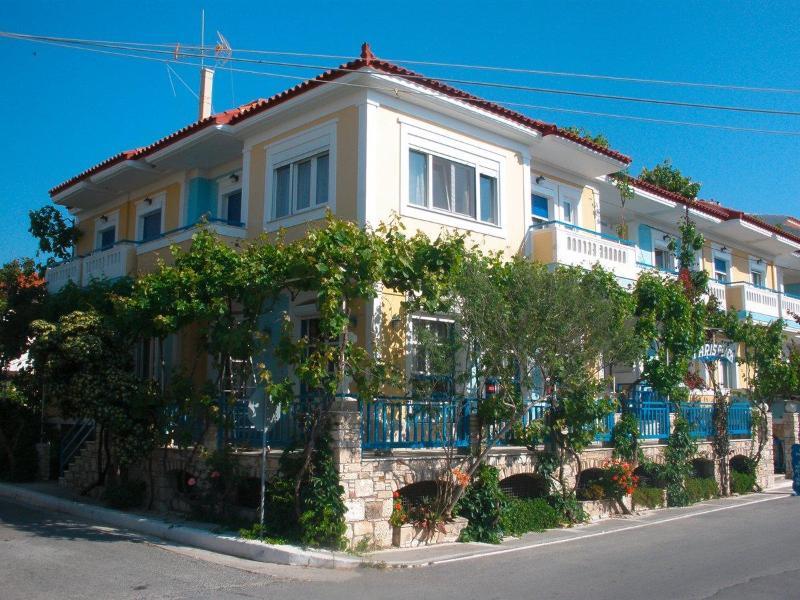 Paris Beach Hotel Iréo Kültér fotó